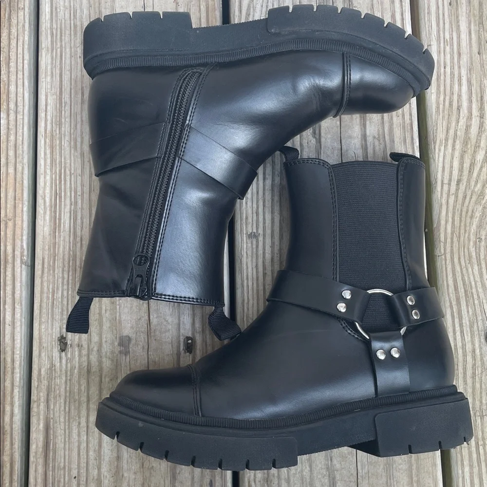 Art Class KIDS Black Harness Chelsea Boots Lug Sole Size 1